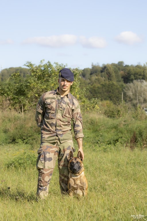 Maitre chien de la base 105 d'Evreux