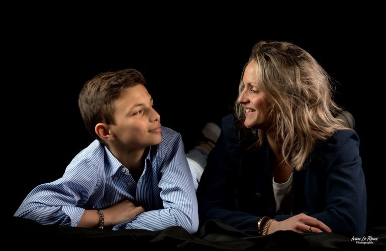 Photo studio couleur maman et son fils